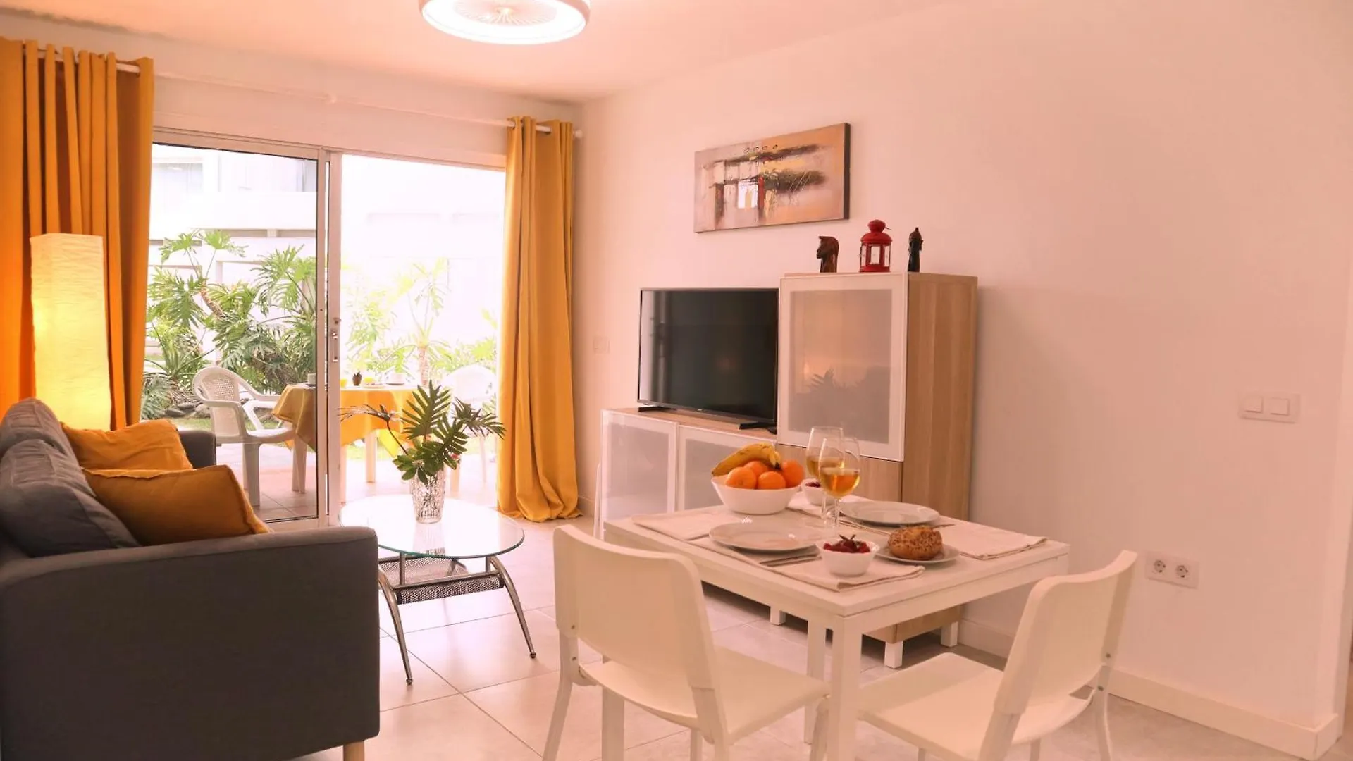 Aida 111 - Apartamento Con Vistas Al Jardin Y Cerca Del Mar San Bartolome de Tirajana  Apartment San Bartolome de Tirajana (Gran Canaria)